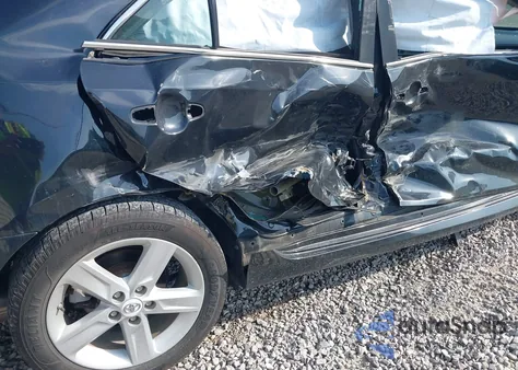 2012 Toyota Camry Se/Le/Xle z USA, uszkodzony, nr VIN 4T1BF1FKXCU096430